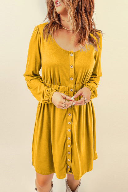 Robe jaune boutonnée à manches longues et taille haute