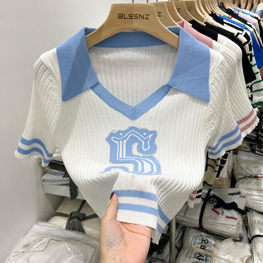 Jersey de punto de manga corta a rayas con cuello polo para mujer