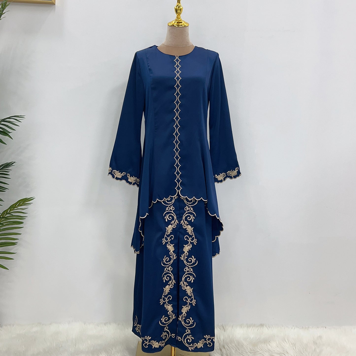 Exquisite Embroidered Middle East Dress Suit