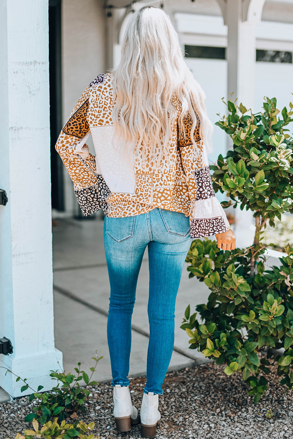 Blusa con manga acampanada y estampado de leopardo