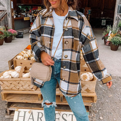 Chemise ample à carreaux et revers à manches longues