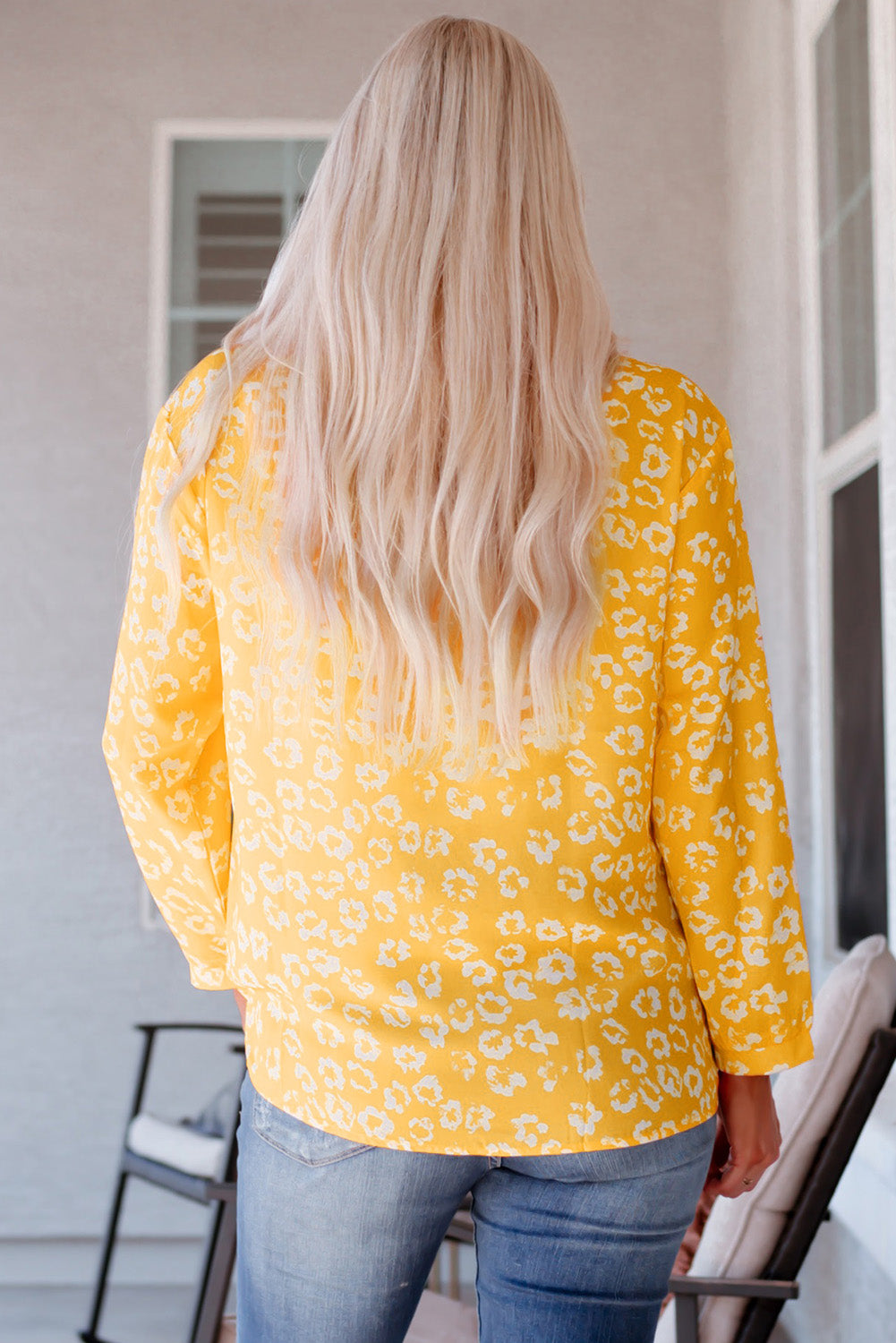 Blouse imprimée à manches longues et col noué