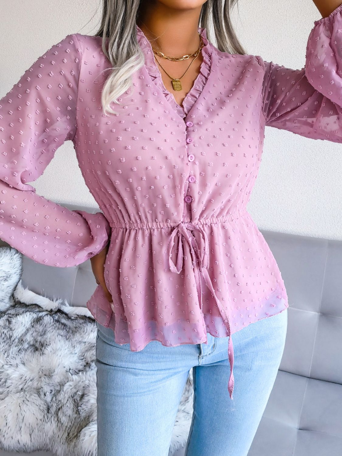 Blusa peplum con cordón en la cintura y ribete de volantes de lunares suizos