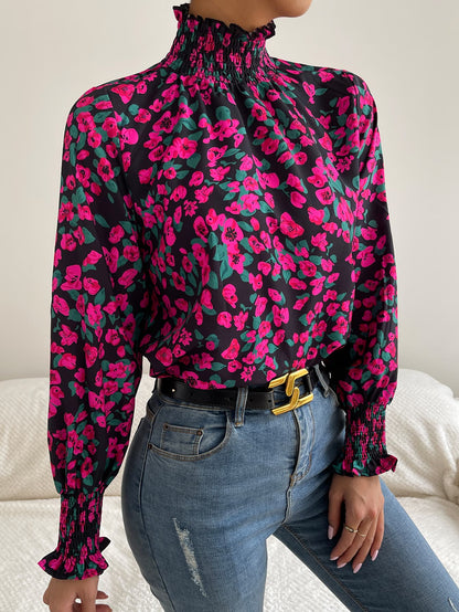 Blouse fleurie à col volanté et smockée