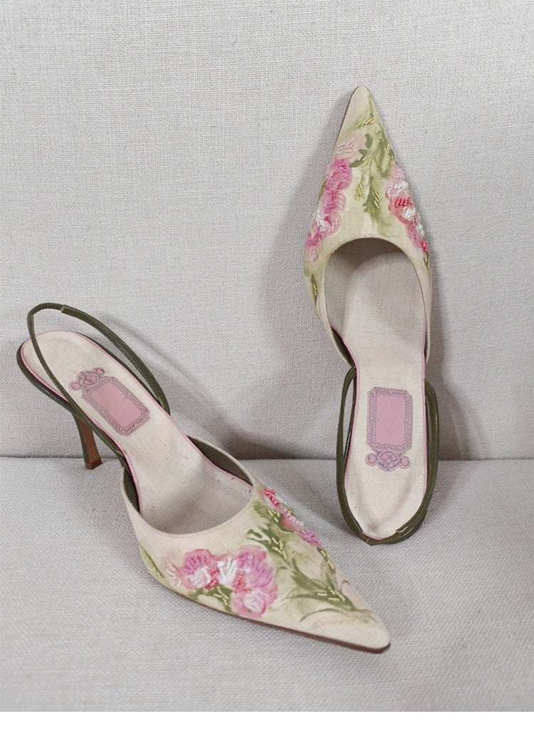 Tacones altos bordados en punta vintage