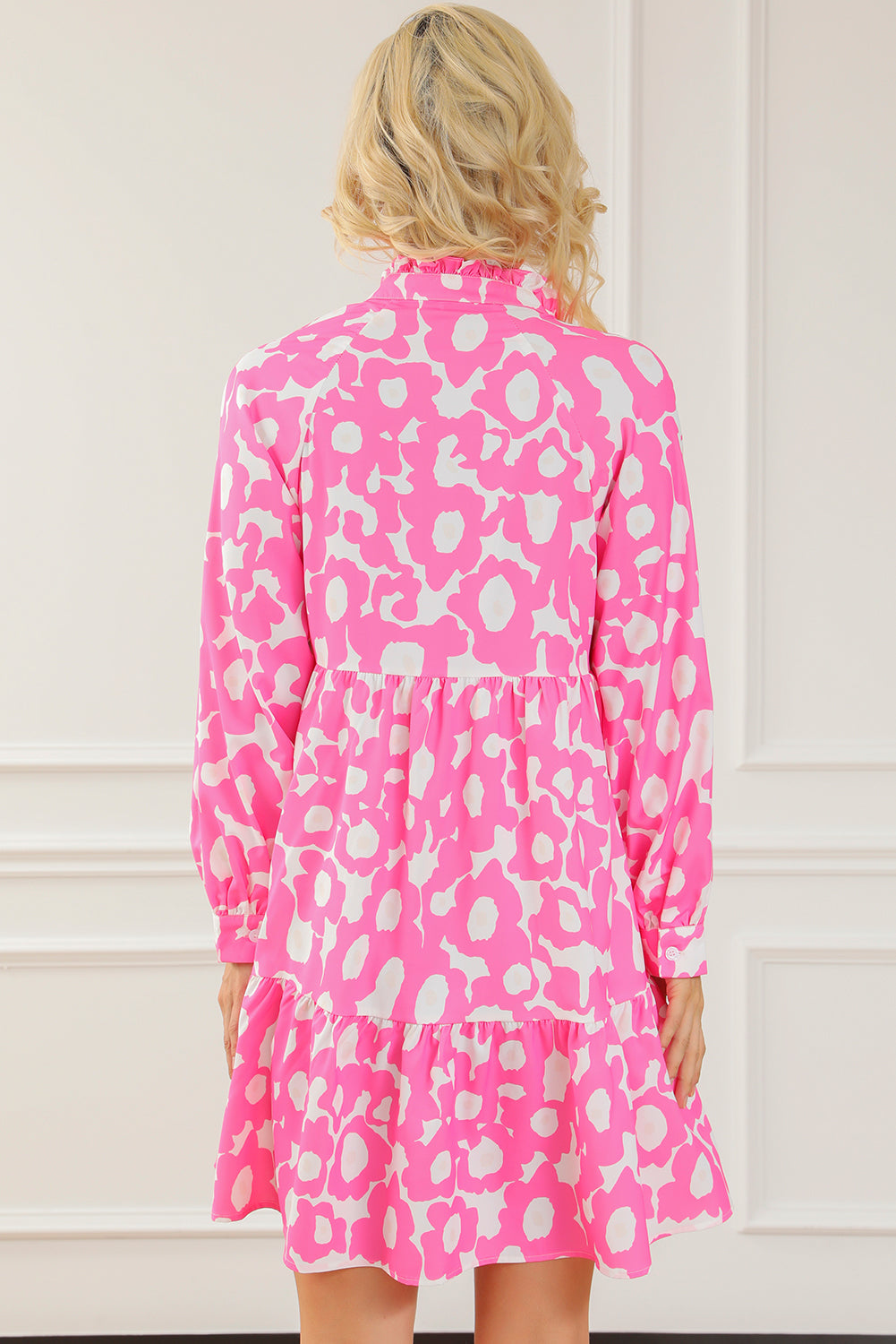 Robe courte rose clair à imprimé de fleurs douces et à volants et à volants