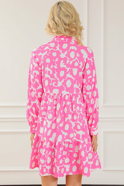 Robe courte rose clair à imprimé de fleurs douces et à volants et à volants