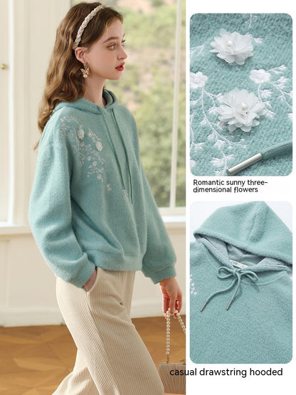 Pull ample doux et collant brodé Sherry à capuche vert pour femme