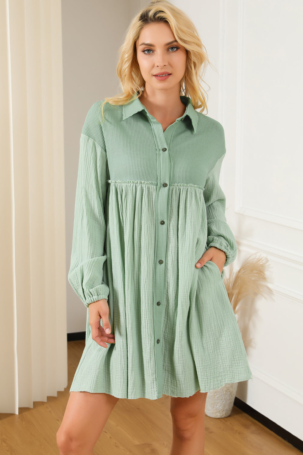 Robe chemise verte patchwork froissée à manches bouffantes