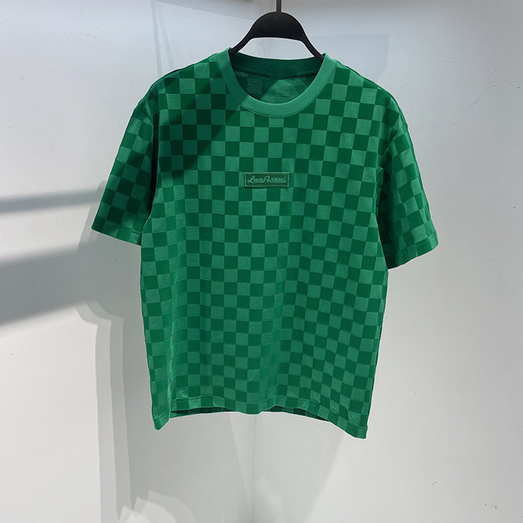 Camiseta casual roja con estampado de cuadros y cuello redondo verde