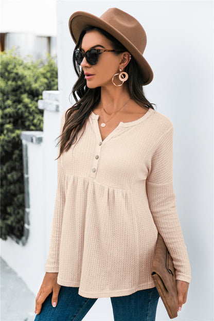 Haut babydoll en tricot gaufré boutonné sur le devant