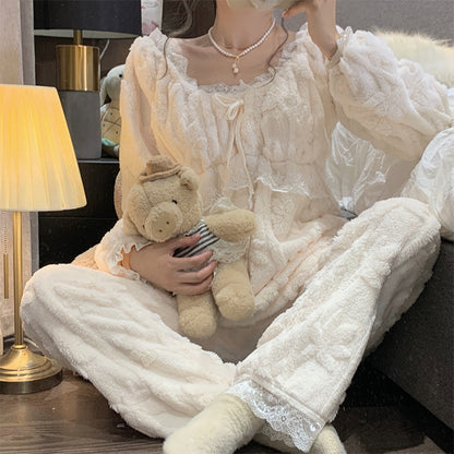 Women's Fashionable Flannel Lace Court Pajamas Suit