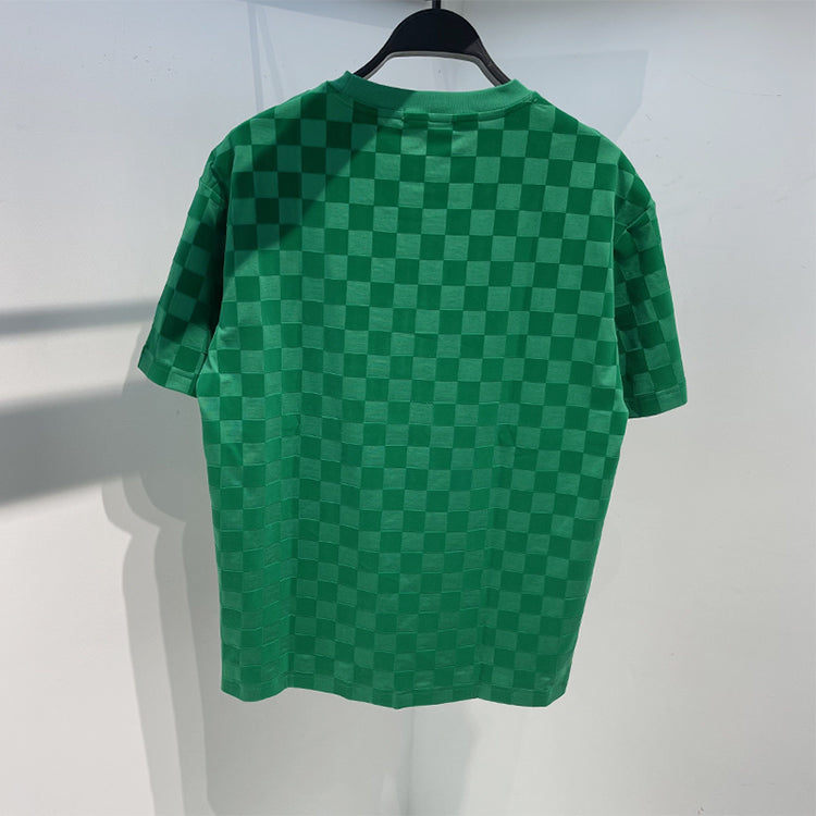 Camiseta casual roja con estampado de cuadros y cuello redondo verde