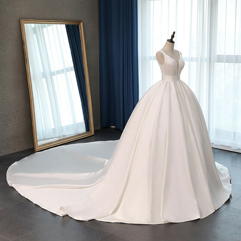 Robe de mariée principale rétro en satin, épaules dénudées, grande traînée