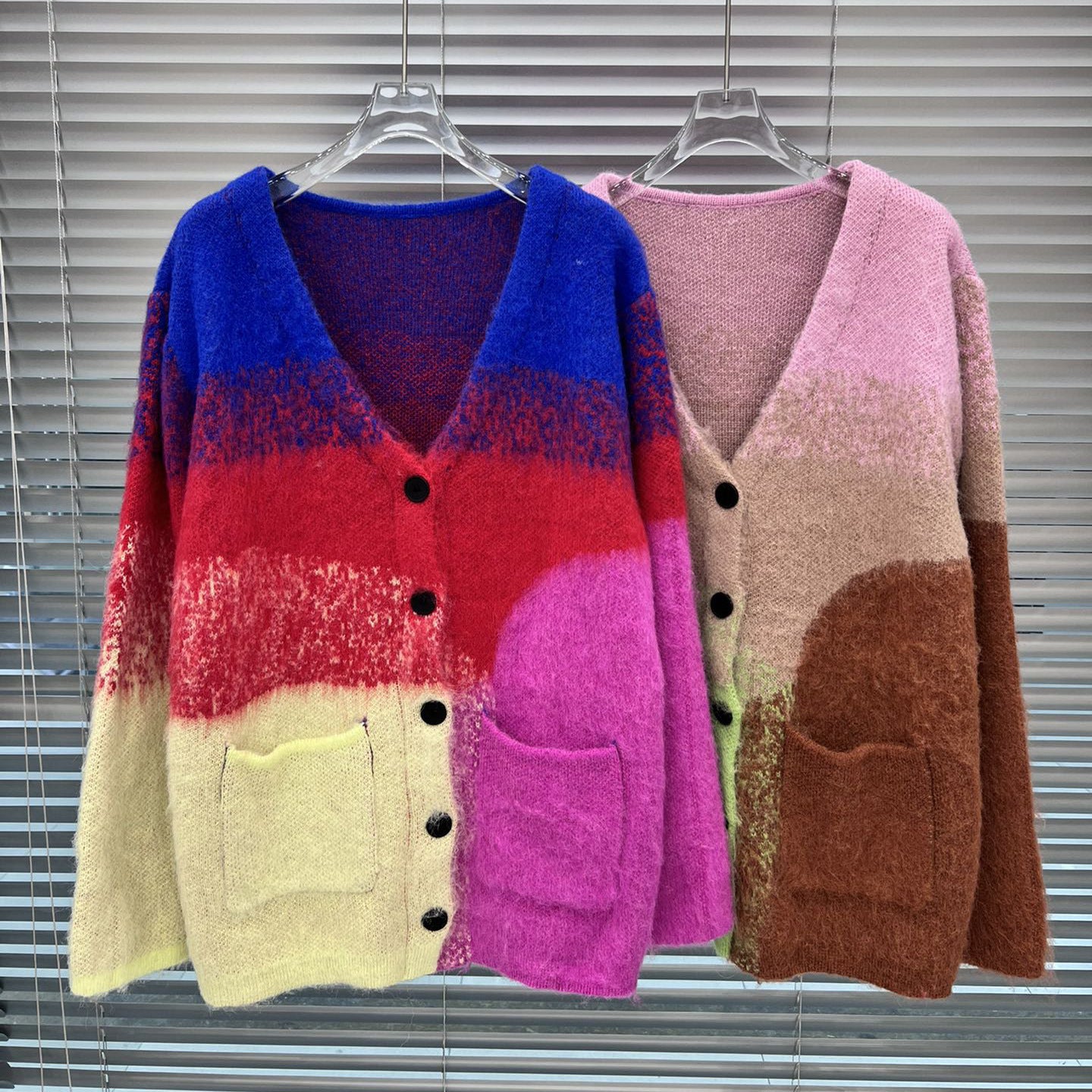 Cárdigan de punto con cuello en V de color degradado de Mohair para mujer