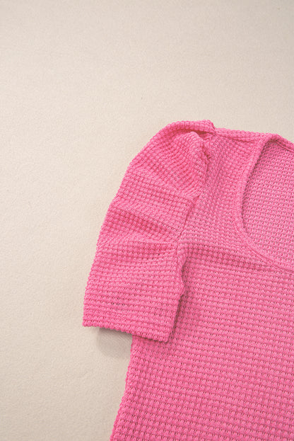 Haut froncé à manches bouffantes en tricot gaufré rose vif