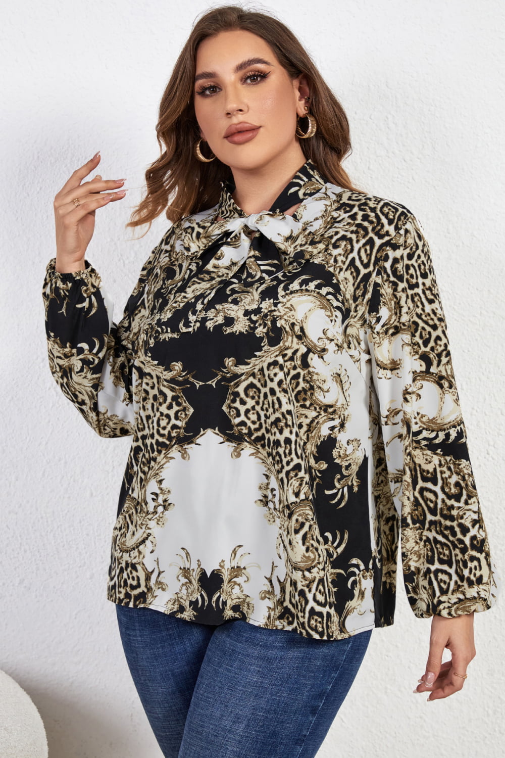 Melo Apparel Blouse imprimée à manches longues et col noué de grande taille