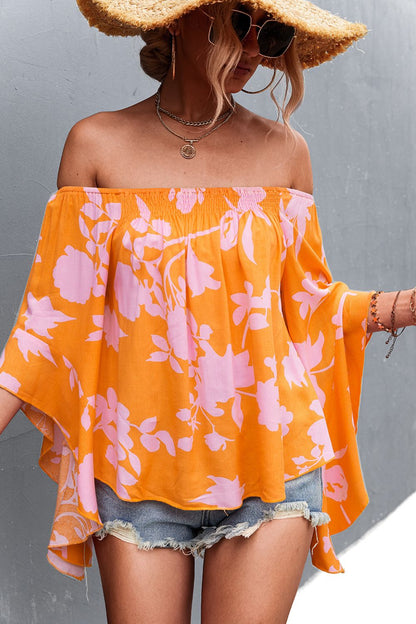 Blusa floral con hombros descubiertos y mangas acampanadas