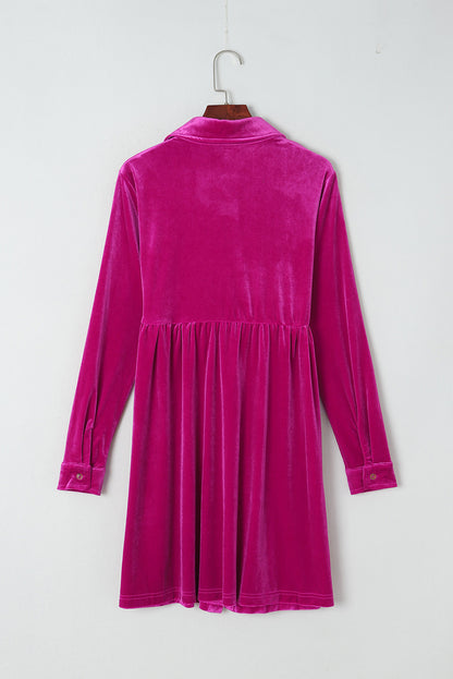 Robe boutonnée en velours à volants et manches longues rose