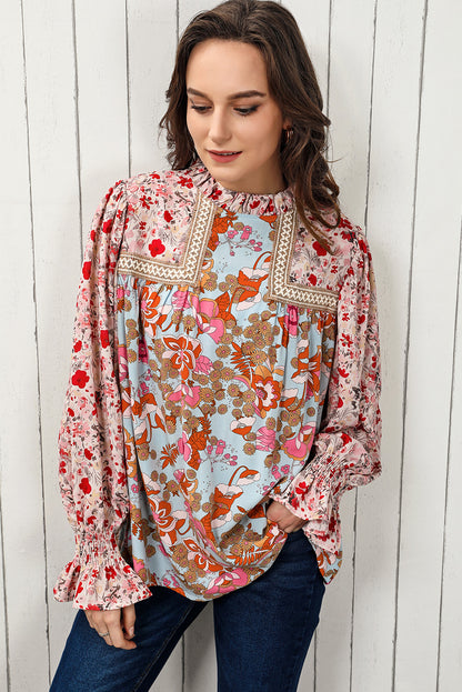 Blusa con cuello simulado y manga con volante y estampado floral