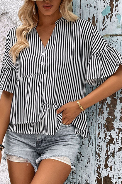 Blouse asymétrique rayée à manches volantées