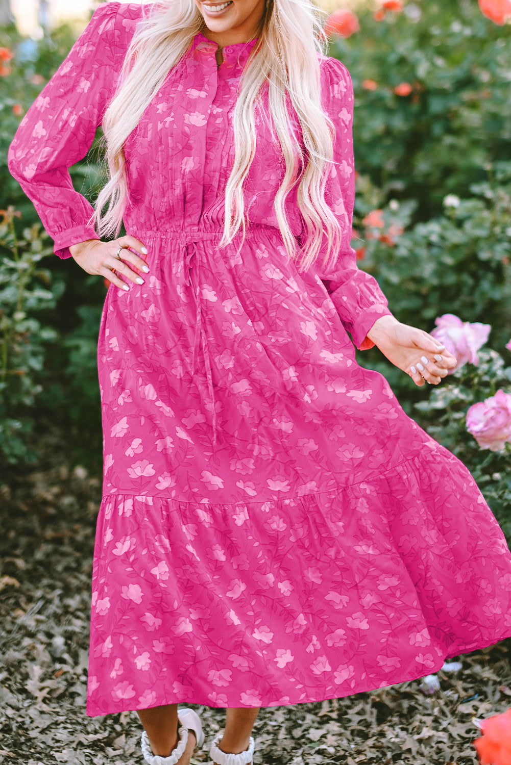 Vestido midi estampado floral plisado con cordón y cintura alta rosa rojo