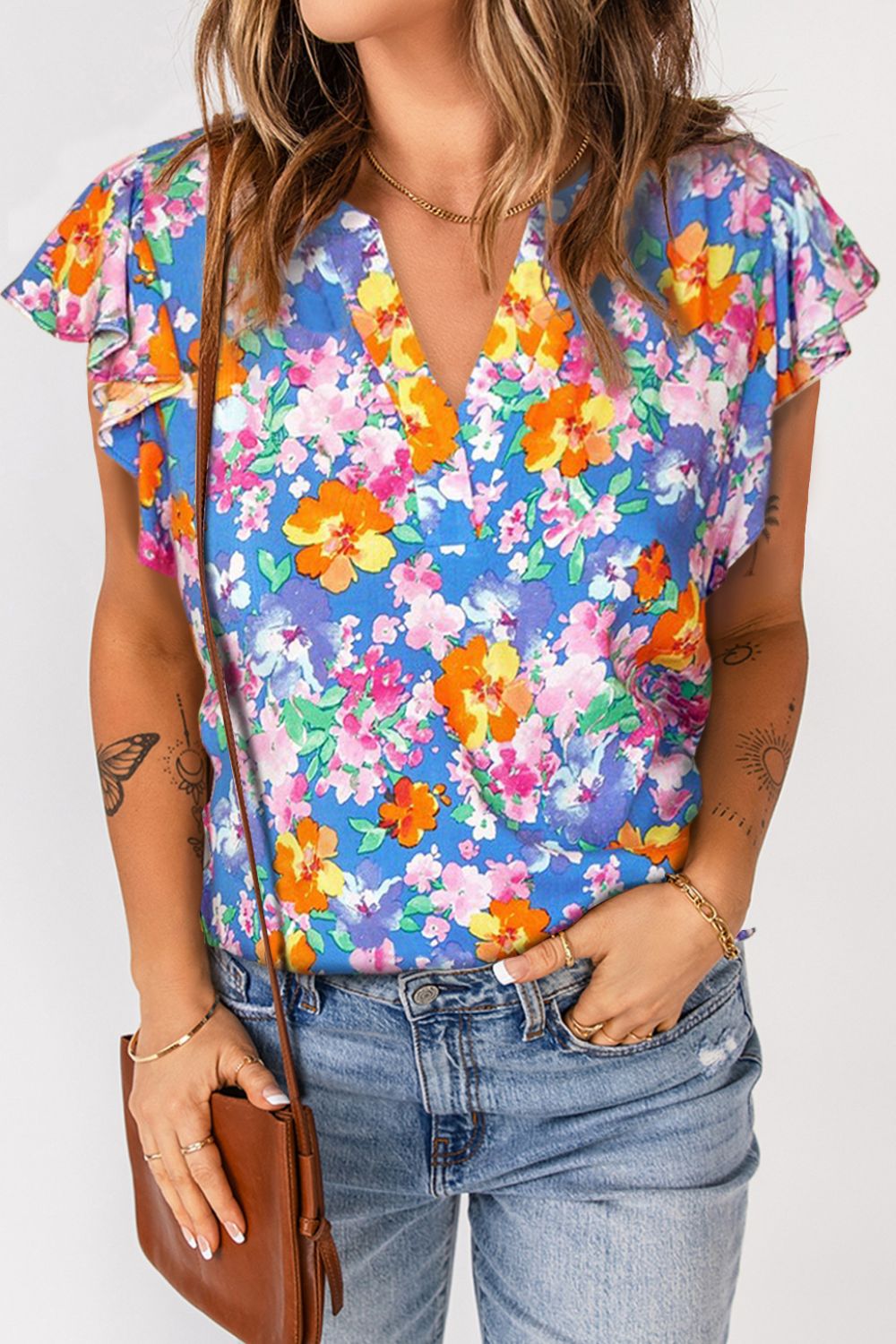 Blusa floral con cuello con muescas y mangas acampanadas