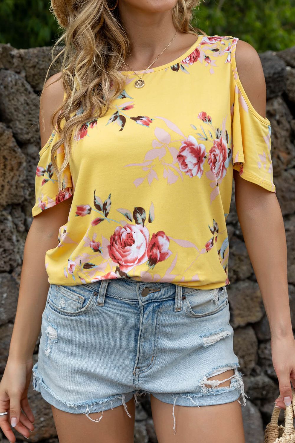 Top floral con cuello redondo y hombros descubiertos