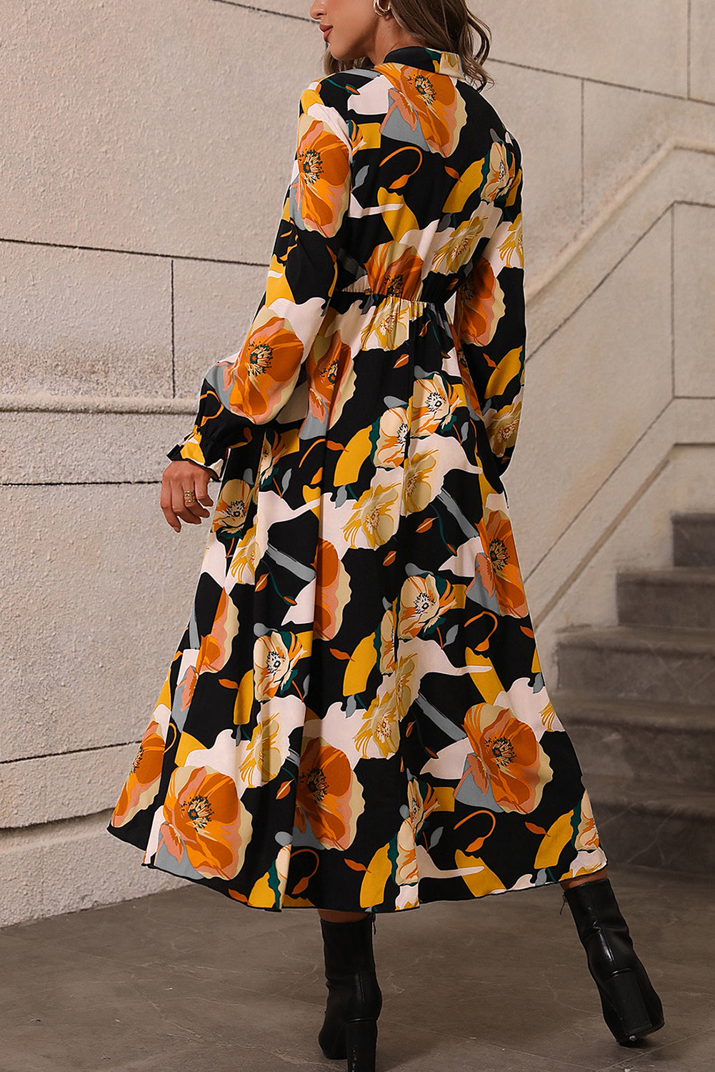 Vestido de manga larga con cuello anudado y estampado floral naranja