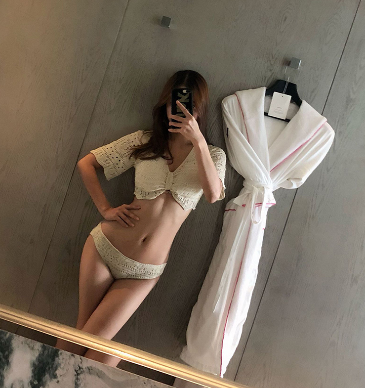 Maillot de bain beige tricoté bikini fendu à manches mi-longues