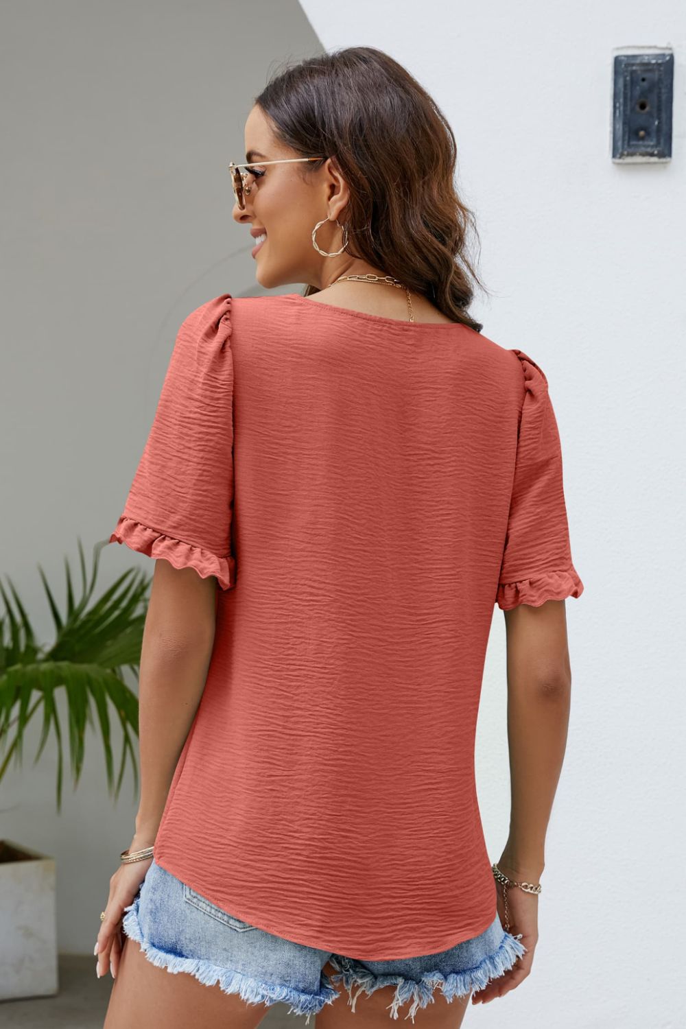 Blouse à col carré et manches bouffantes avec bordure à volants