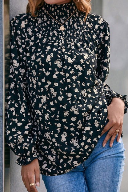 Blusa floral con cuello simulado