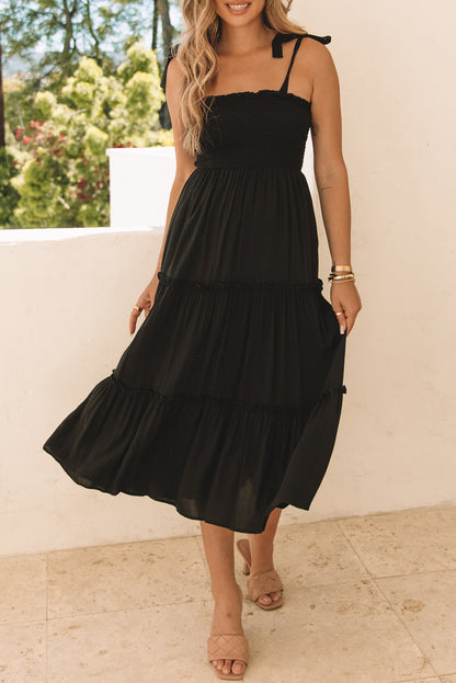 Vestido midi escalonado con volantes y tirantes con lazo negro