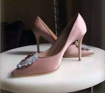 Zapatos de boda de satén y seda roja con tacón alto y punta puntiaguda de diamantes de imitación para mujer