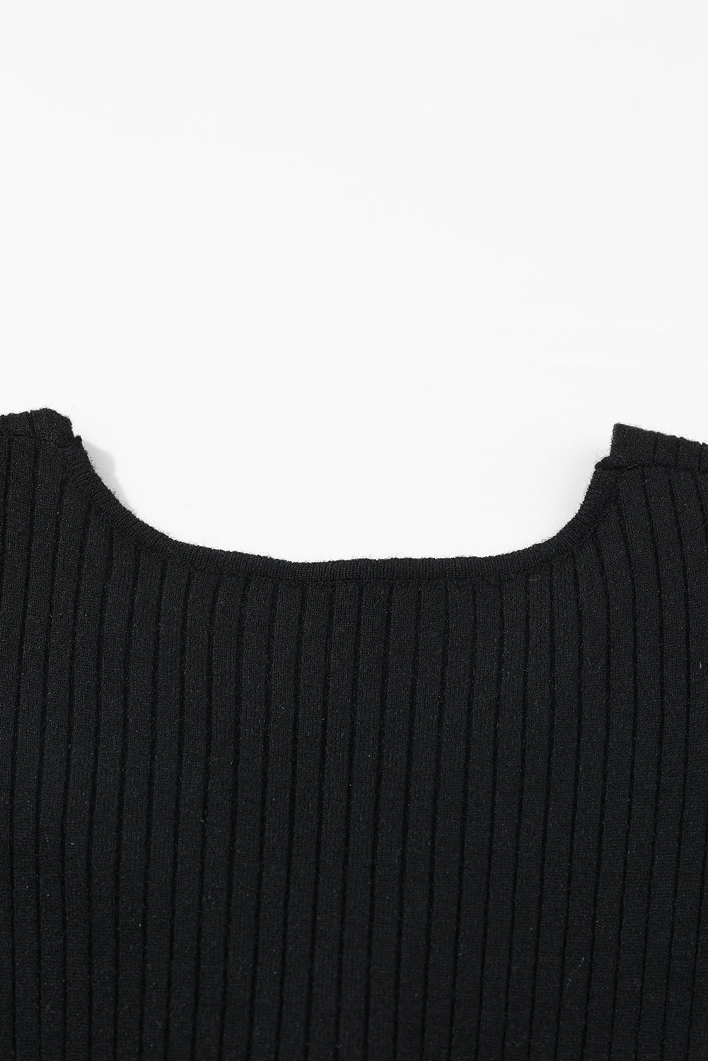 Vestido suéter de punto acanalado con cuello en V trenzado negro