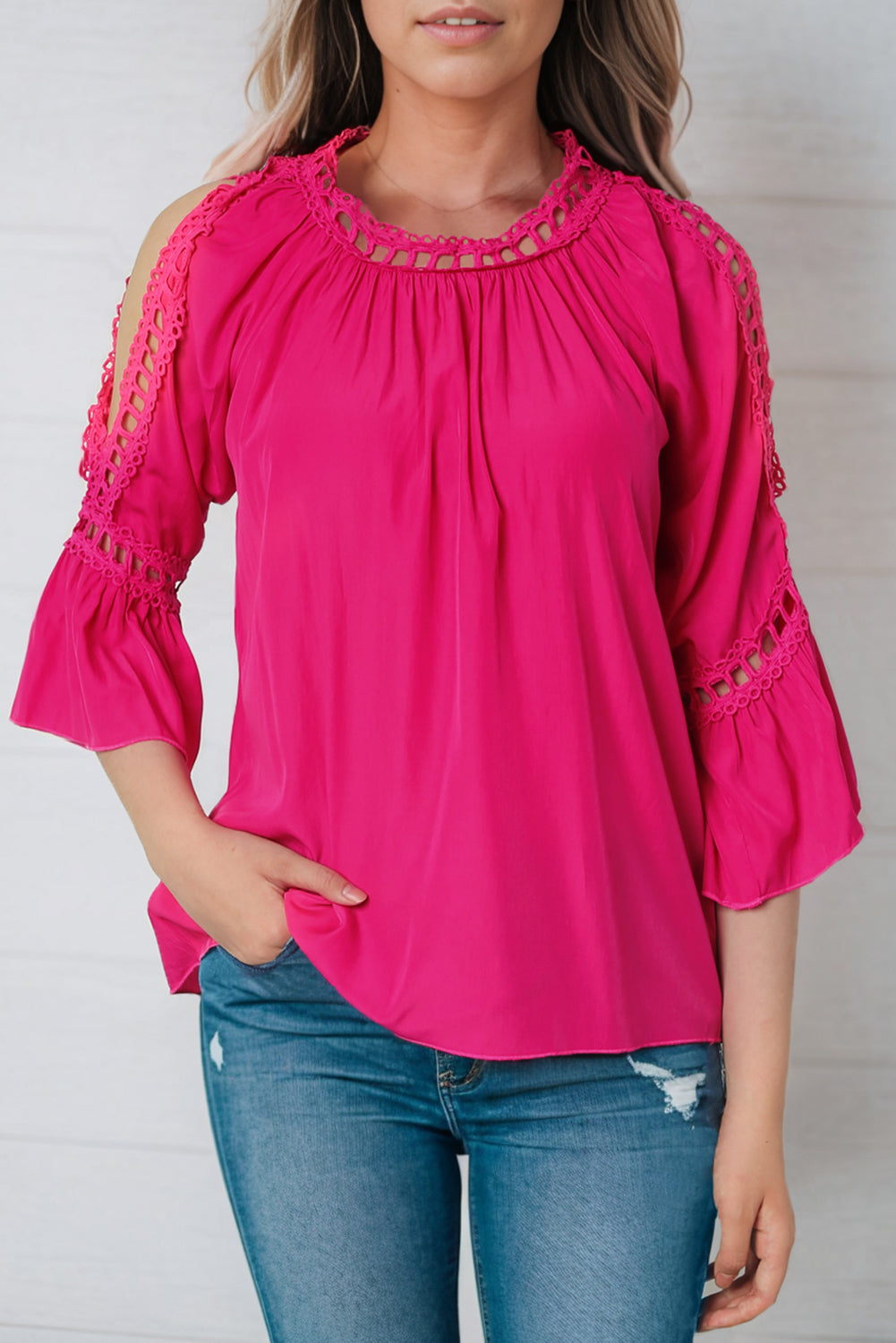 Blusa con cuello redondo y manga larga recortada