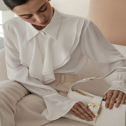 Chemise française élégante à volants et manches bouffantes à revers blanc