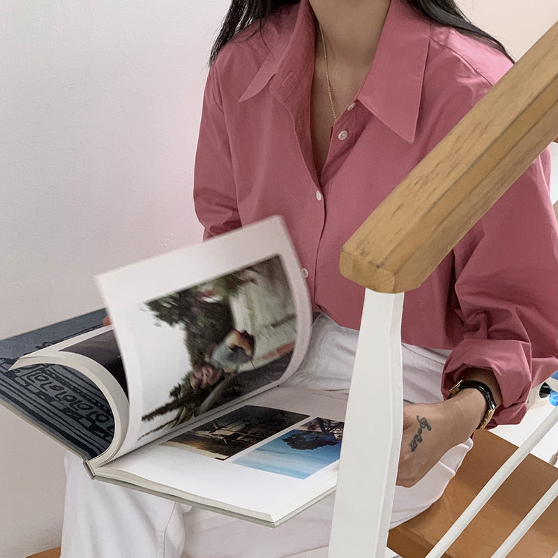 Diseño de camisa holgada informal Niche para mujer