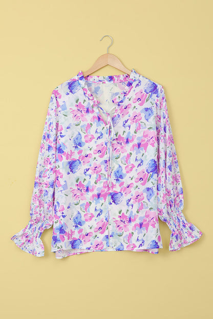 Blusa con mangas con volante y cuello anudado con ribete de volantes florales