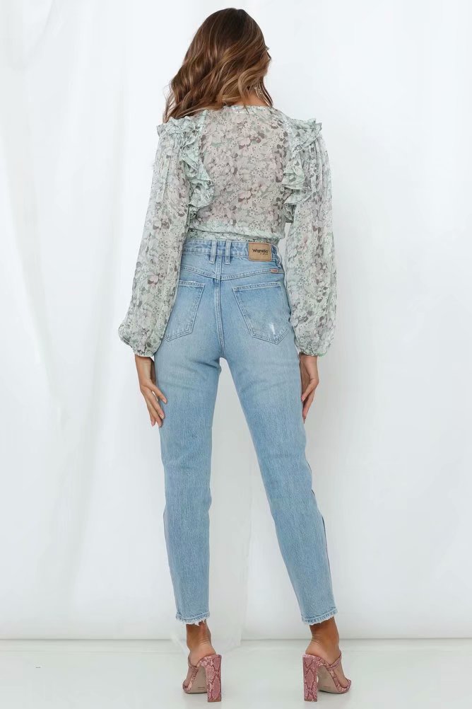 Blusa con estampado floral, manga larga y lazo con escote en V profundo