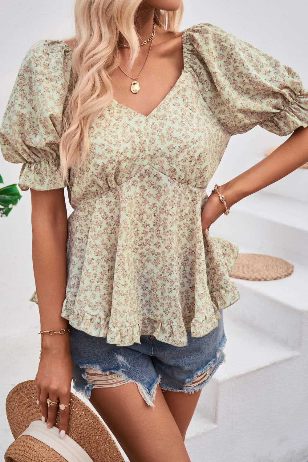 Blouse à manches volantées et col en V