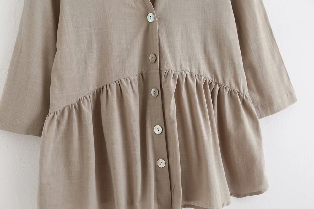 Linen V-neck pleated blouse