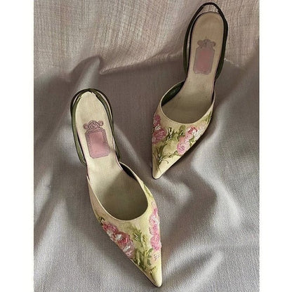 Tacones altos bordados en punta vintage