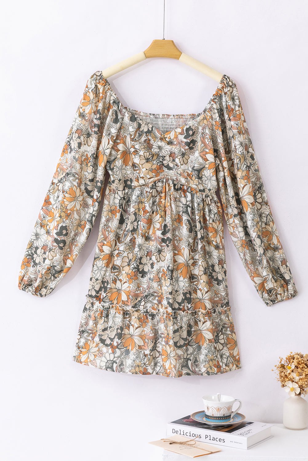 Mini-robe à imprimé floral et smockée au dos, manches bouffantes