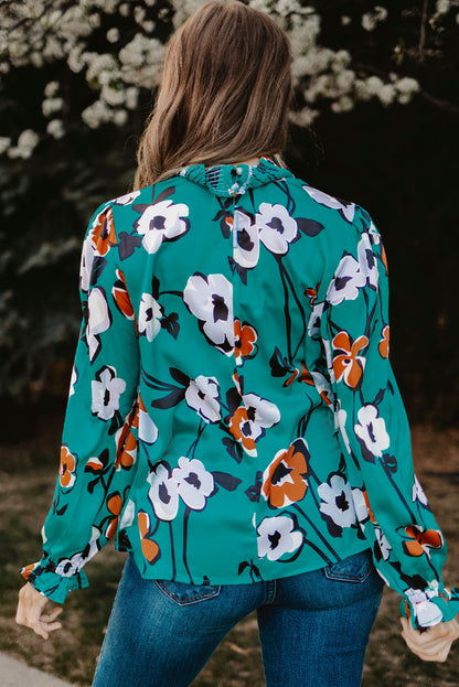 Blouse florale smockée à col montant et manches volantées