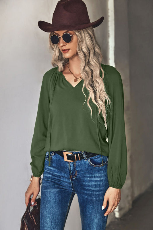 Blouse froncée à col noué