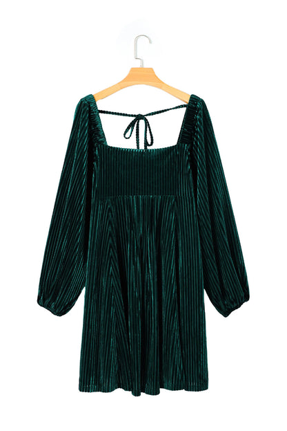 Robe babydoll verte en velours à col carré et nouée au dos