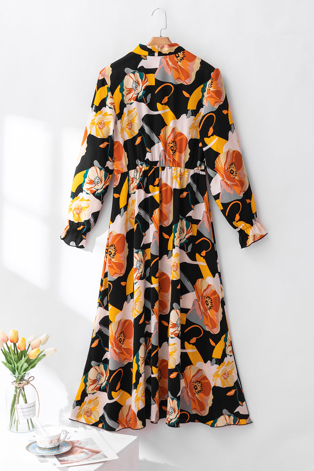 Vestido de manga larga con cuello anudado y estampado floral naranja