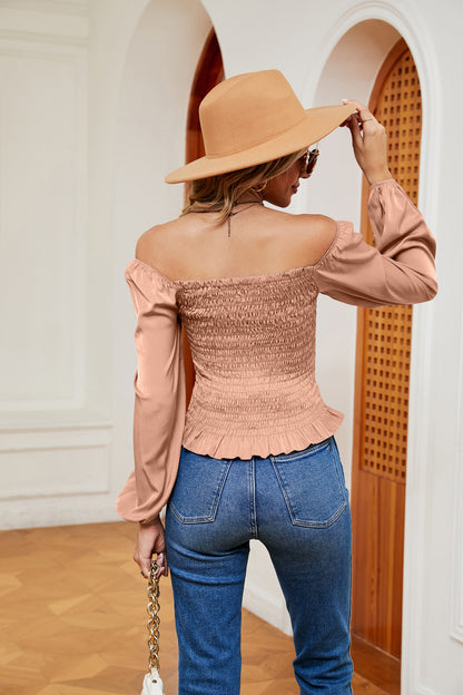 Blouse smockée à épaules dénudées et ourlet à volants