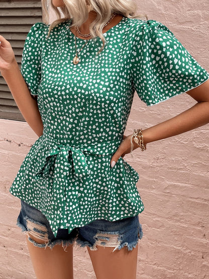 Blouse à manches bouffantes et ceinture nouée à imprimé cœur